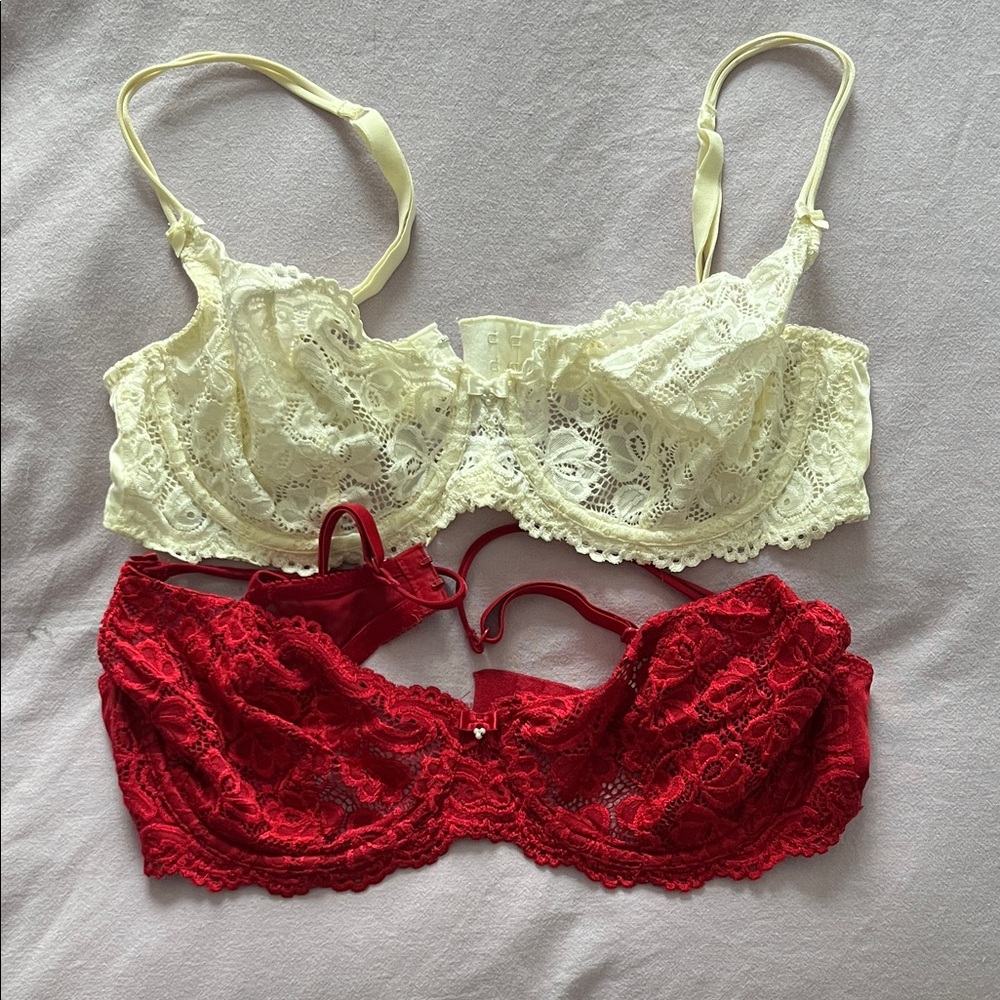 2 Triumph Lace Bra Set - Cream & Red